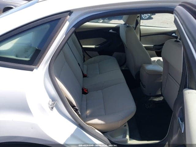 2017 FORD FOCUS SE 8