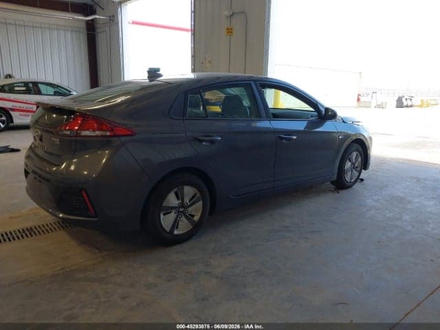 2017 HYUNDAI IONIQ HYBRID BLUE 4