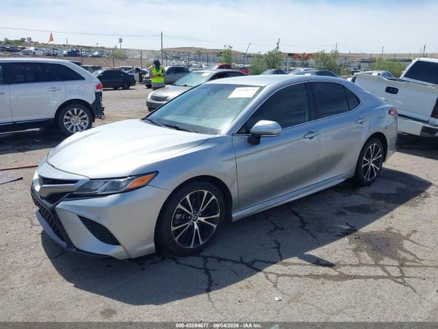 2019 TOYOTA CAMRY SE 2