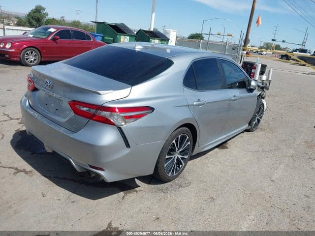 2019 TOYOTA CAMRY SE 4