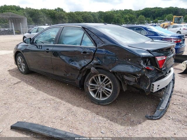 2017 TOYOTA CAMRY SE 3
