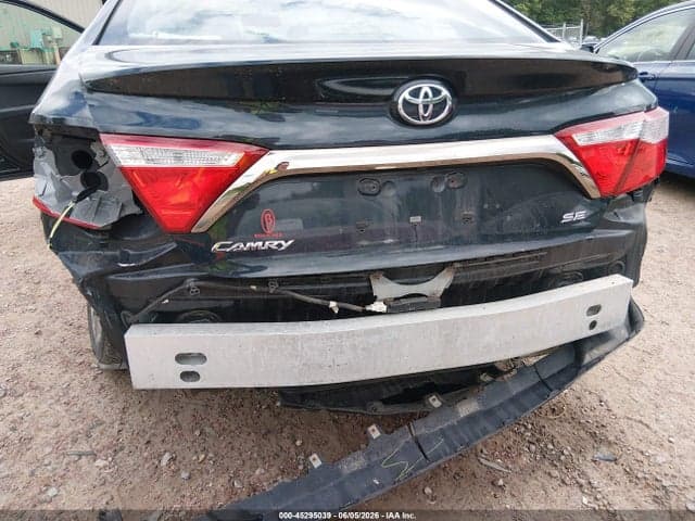 2017 TOYOTA CAMRY SE 6
