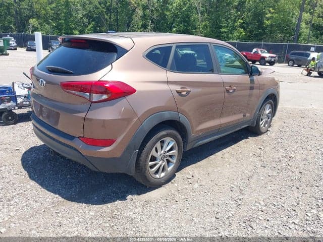 2017 HYUNDAI TUCSON SE 4