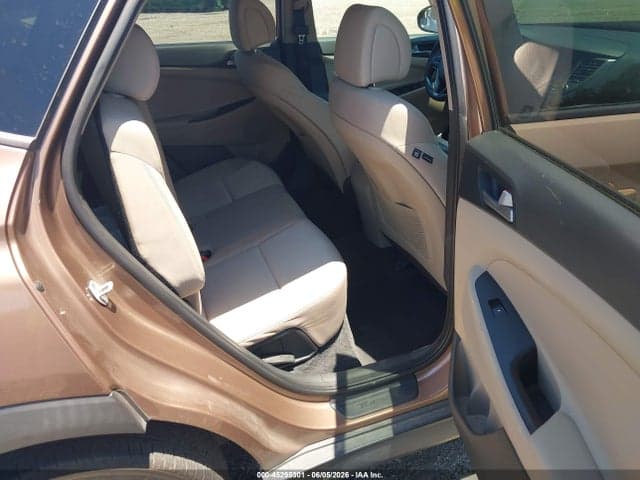 2017 HYUNDAI TUCSON SE 8