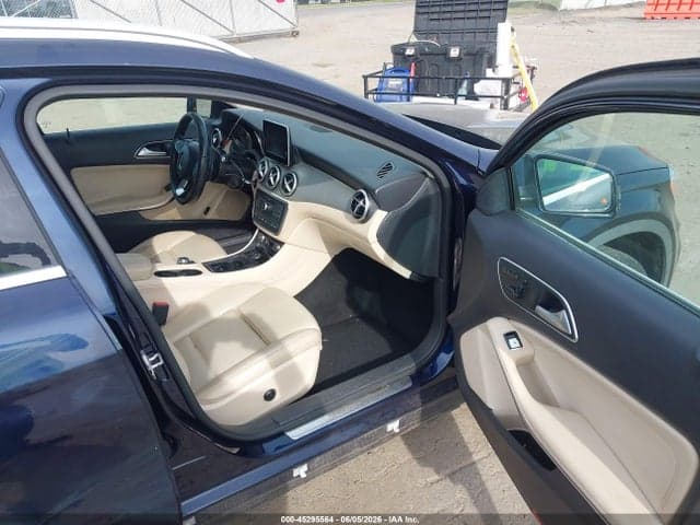 2017 MERCEDES-BENZ GLA 250 4MATIC 5