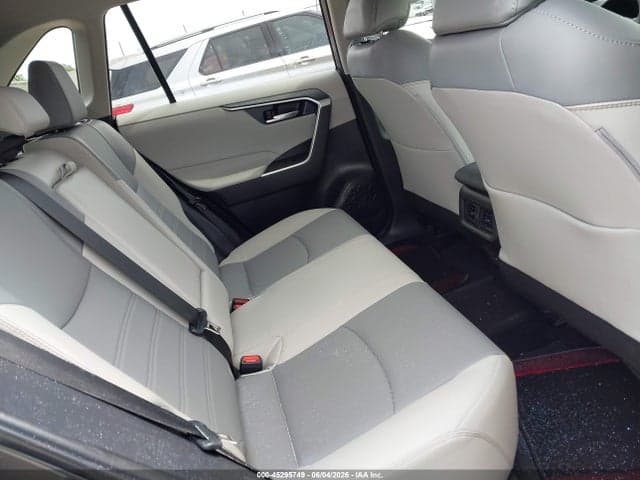 2025 TOYOTA RAV4 XLE PREMIUM 8