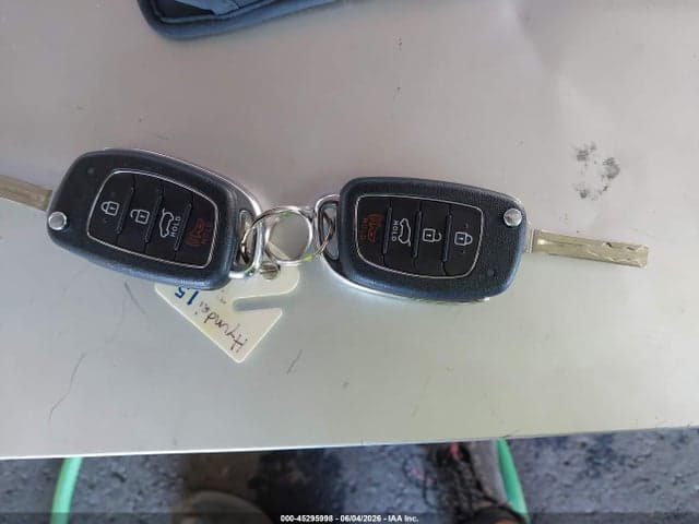 2020 HYUNDAI TUCSON SE 11