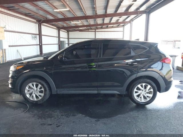 2020 HYUNDAI TUCSON SE 19