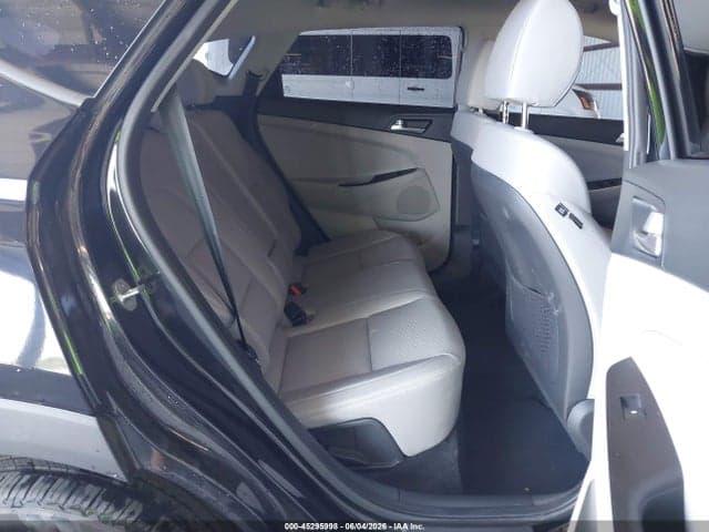 2020 HYUNDAI TUCSON SE 8
