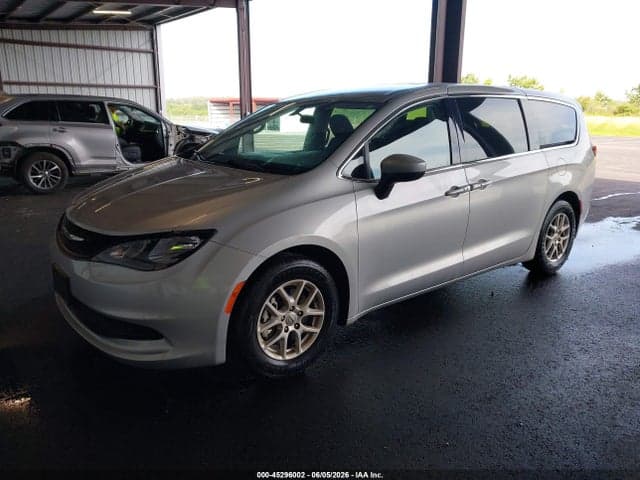 2022 CHRYSLER VOYAGER LX 2