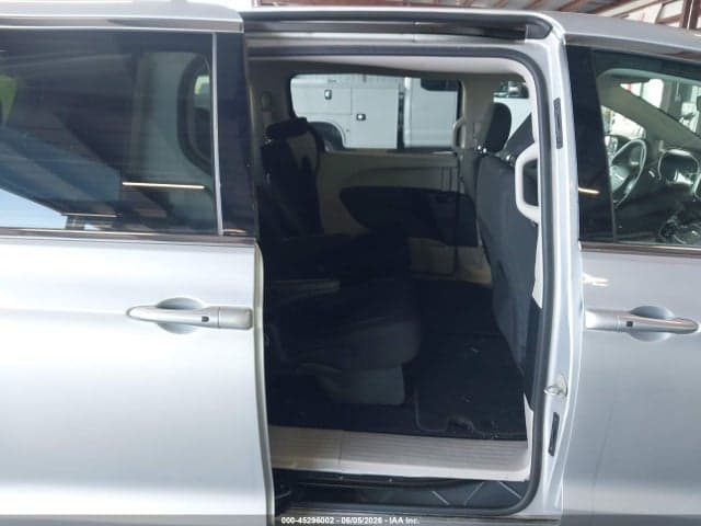 2022 CHRYSLER VOYAGER LX 8