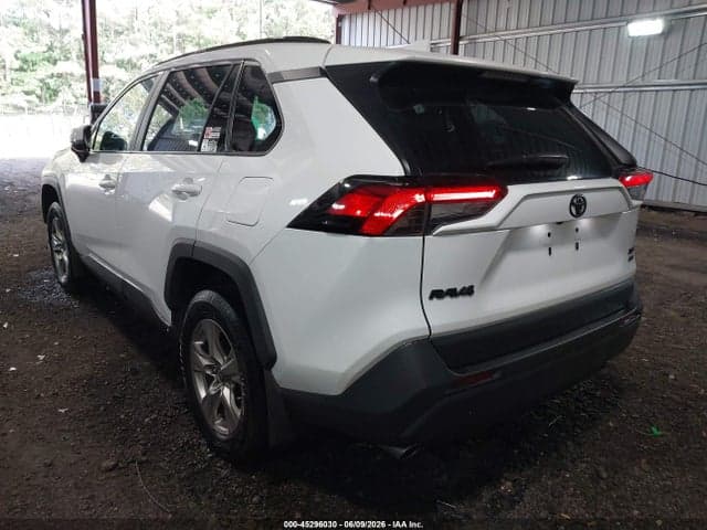 2025 TOYOTA RAV4 XLE 3