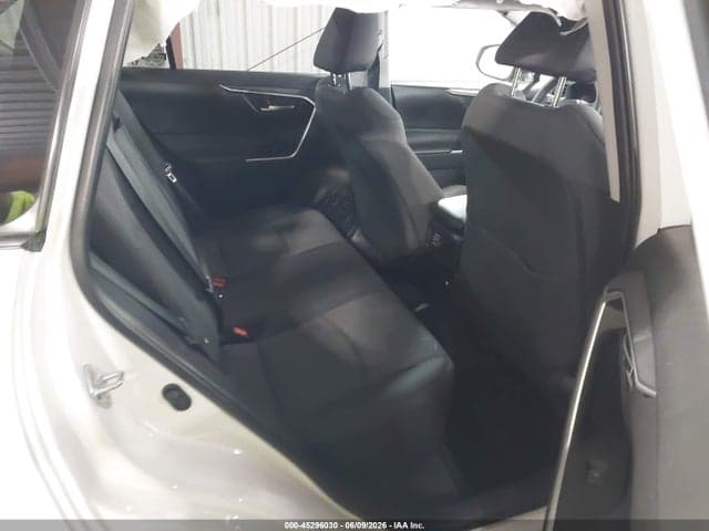 2025 TOYOTA RAV4 XLE 8