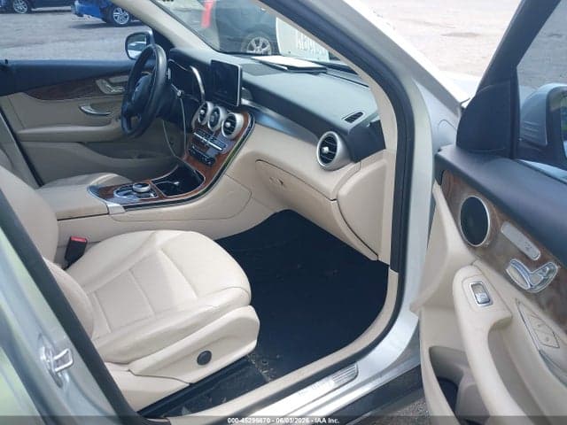 2018 MERCEDES-BENZ GLC 300 5