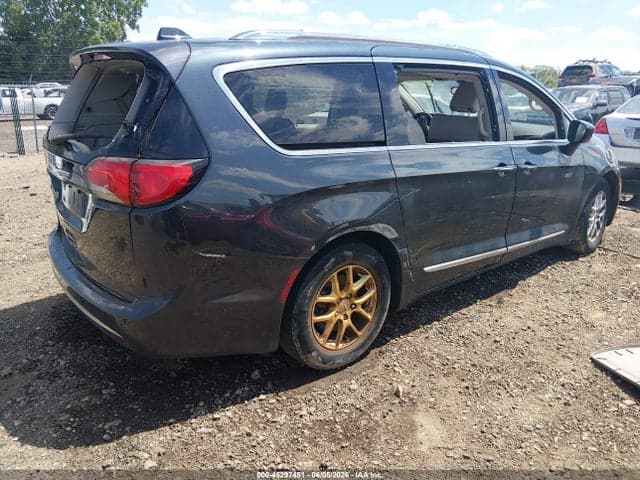 2020 CHRYSLER PACIFICA TOURING L 4