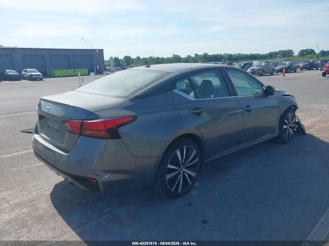 2022 NISSAN ALTIMA SR FWD 4
