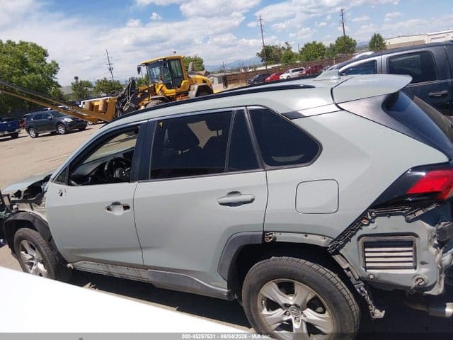 2019 TOYOTA RAV4 XLE 15