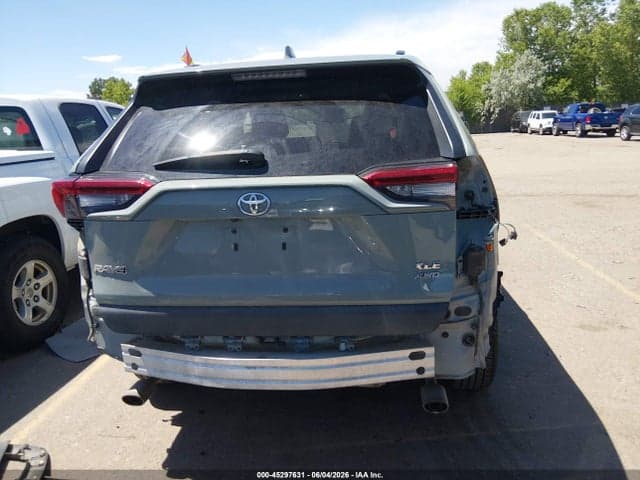 2019 TOYOTA RAV4 XLE 17