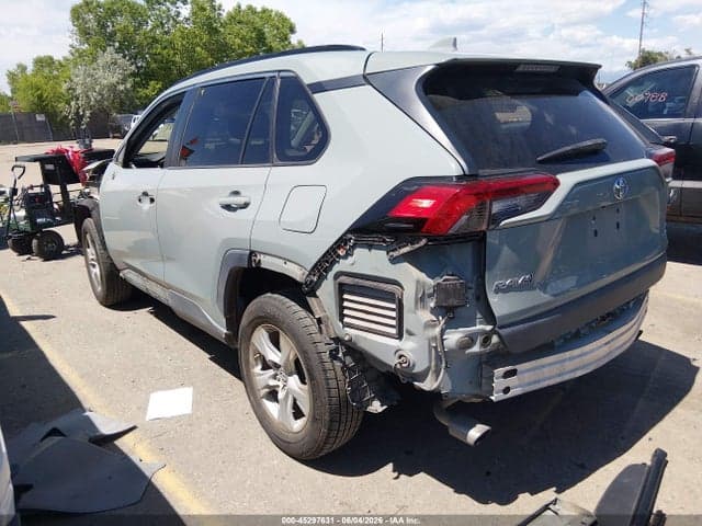 2019 TOYOTA RAV4 XLE 3