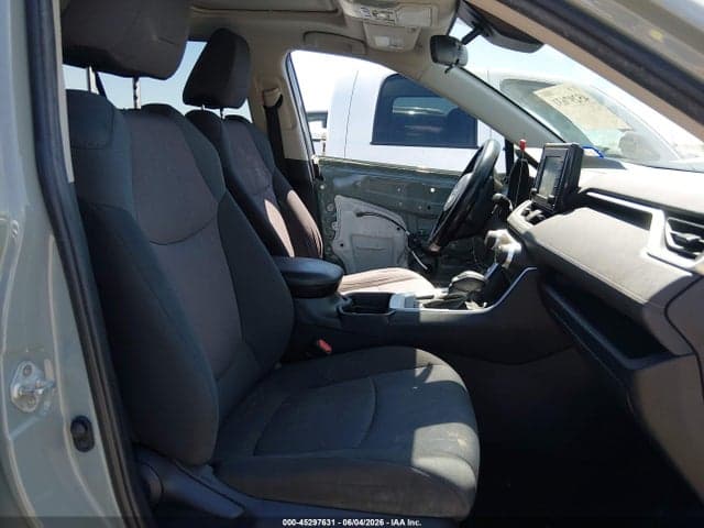 2019 TOYOTA RAV4 XLE 5