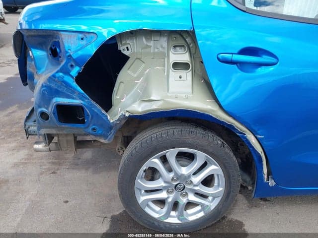 2017 TOYOTA YARIS IA 6