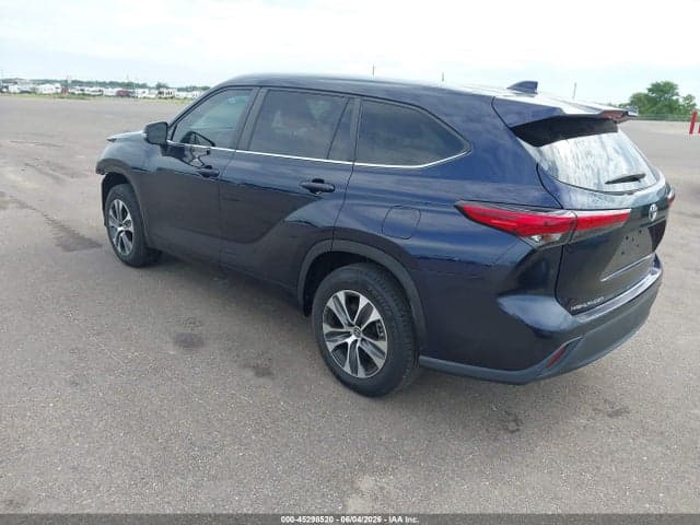 2023 TOYOTA HIGHLANDER XLE 3
