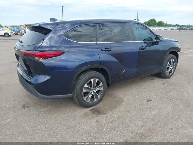 2023 TOYOTA HIGHLANDER XLE 4