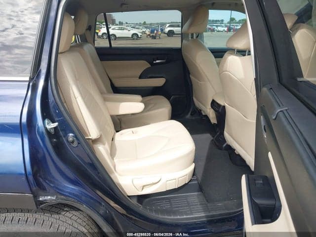 2023 TOYOTA HIGHLANDER XLE 8