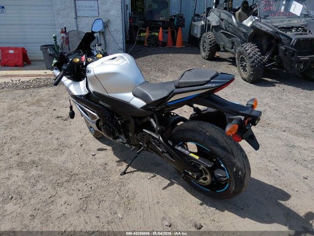2025 SUZUKI GSX-R1000 3