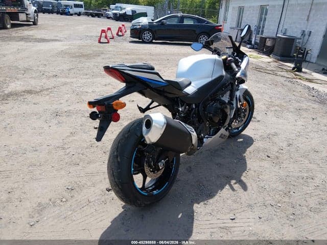 2025 SUZUKI GSX-R1000 4