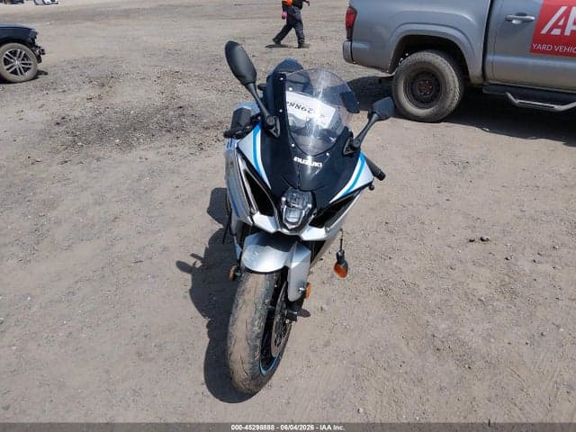 2025 SUZUKI GSX-R1000 5