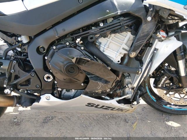 2025 SUZUKI GSX-R1000 8