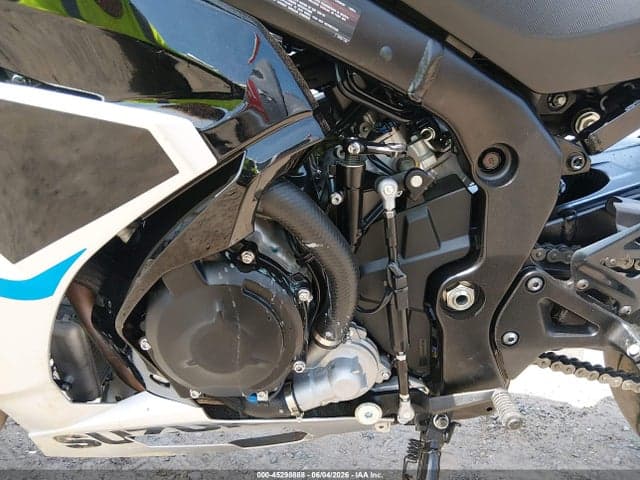 2025 SUZUKI GSX-R1000 9