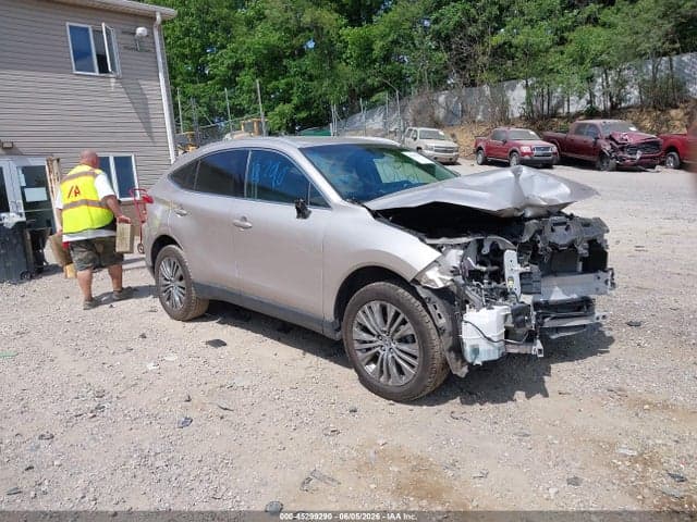 2023 TOYOTA VENZA XLE 1
