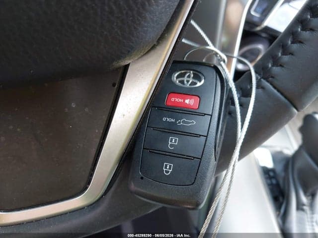 2023 TOYOTA VENZA XLE 11