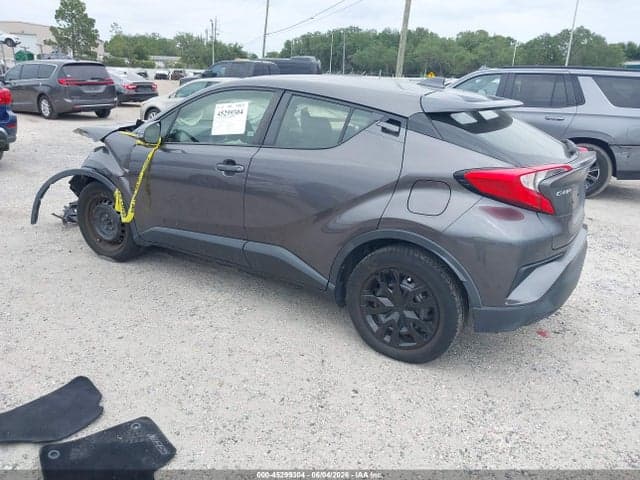 2021 TOYOTA C-HR LE 3