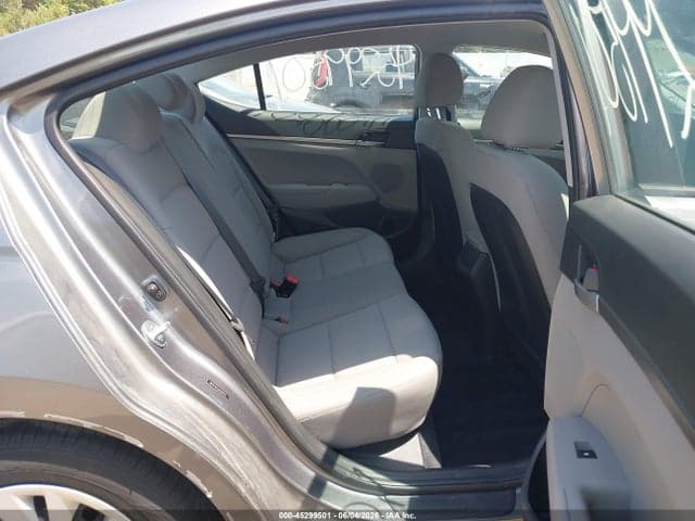2018 HYUNDAI ELANTRA SE 8