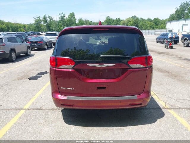 2018 CHRYSLER PACIFICA TOURING 16