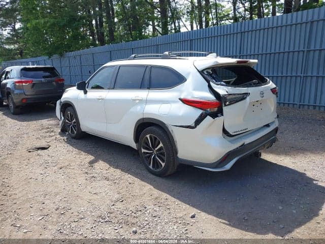 2021 TOYOTA HIGHLANDER XSE 3