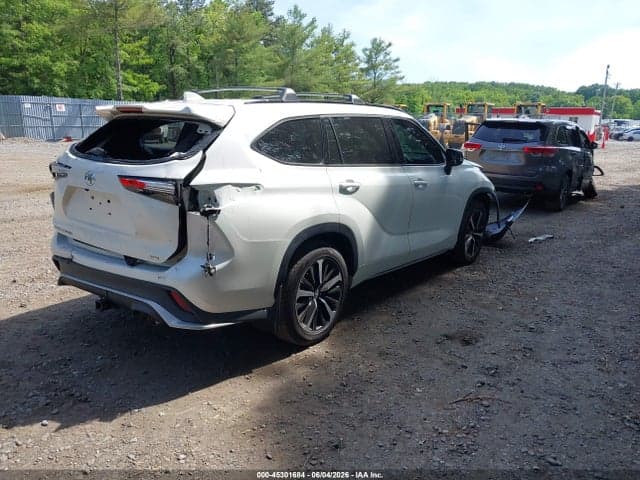 2021 TOYOTA HIGHLANDER XSE 4