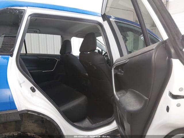 2024 TOYOTA RAV4 LE 8