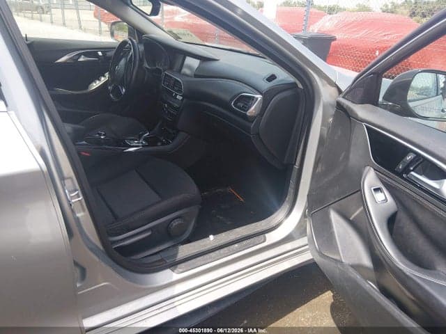 2017 INFINITI QX30 5