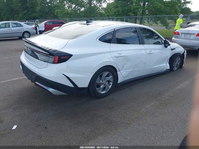 2025 HYUNDAI SONATA SE 4