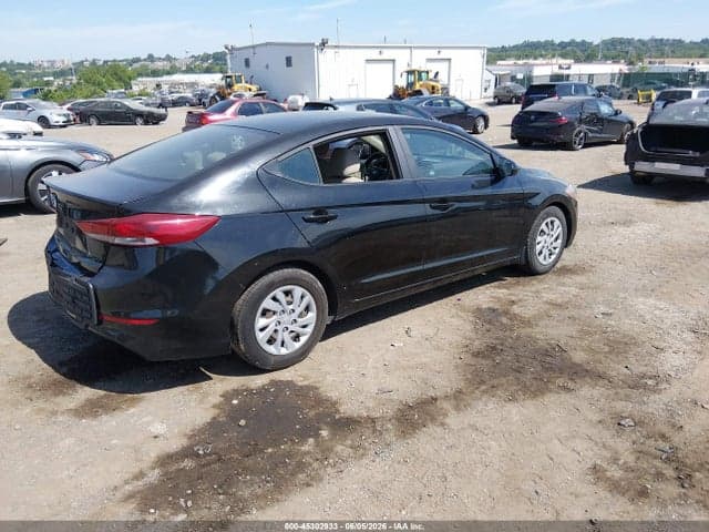 2018 HYUNDAI ELANTRA SE 4