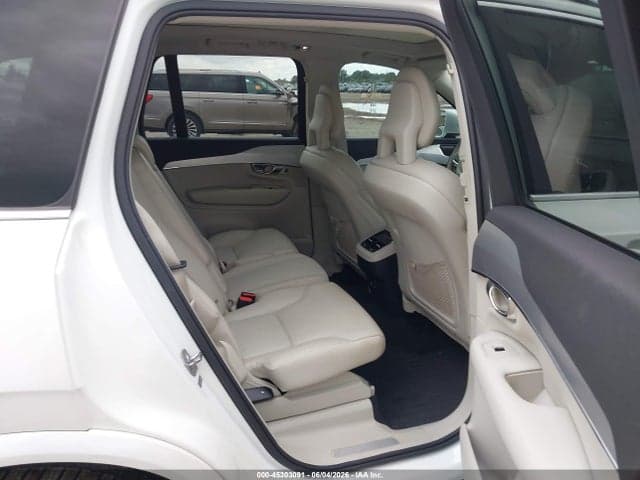 2017 VOLVO XC90 T6 8