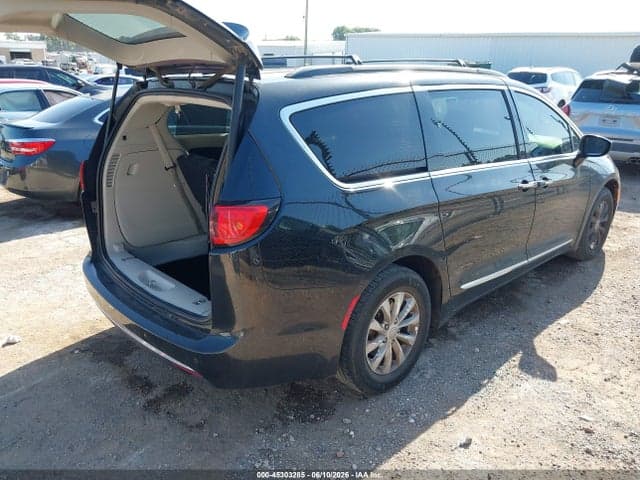 2017 CHRYSLER PACIFICA TOURING-L 4
