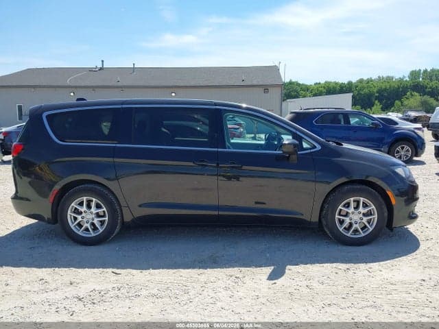 2017 CHRYSLER PACIFICA LX 13