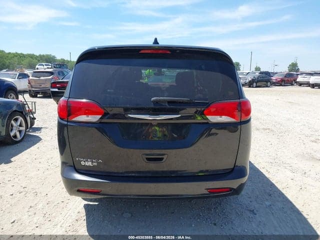 2017 CHRYSLER PACIFICA LX 16