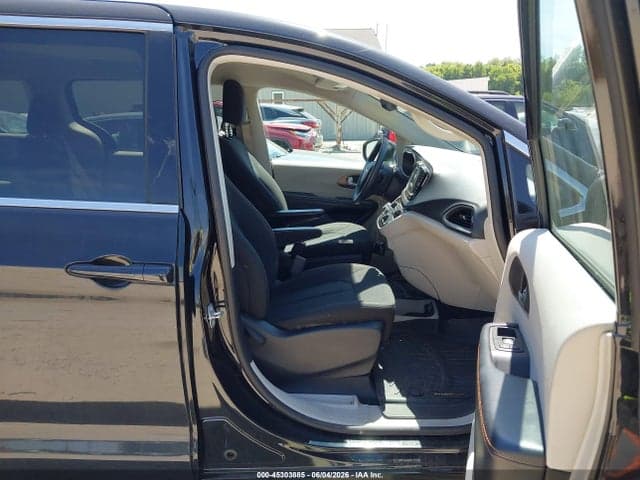 2017 CHRYSLER PACIFICA LX 5
