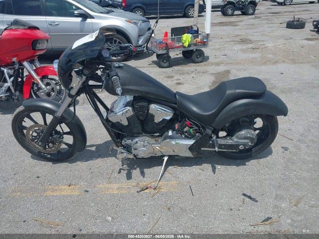 2017 HONDA VT1300 CX 12
